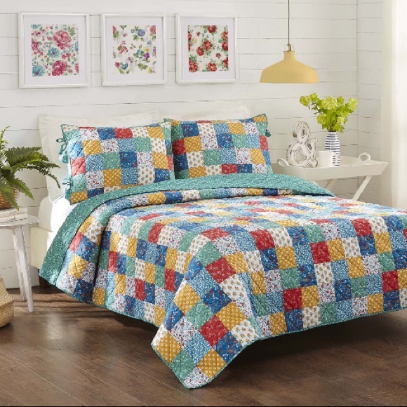 The Pioneer Woman Other - Pioneer Woman Patchwork Quilt and Sham Set / King